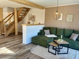 Urlaub am Schwarzbach mit Sauna und Whirlpool Haus Johanna, hotel in Butgenbach