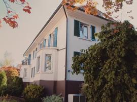 Stylish Flat 10 Minutes to Basel City Center, hotel v destinaci Binningen