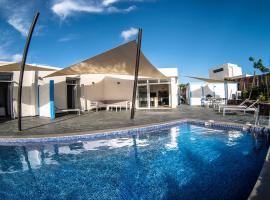 CASA FATIMA Villa with heated pool and jacuzzi, hotel in Lajares