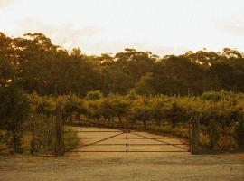 B Farm, hotel in Bobs Farm