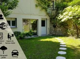 Appartement T2 au Calme - WiFi rapide, Parking & Bureau