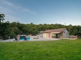 Villetta with pool and waterfall, quiet area - by TRAVELER tourist agency Krk - ID 2212