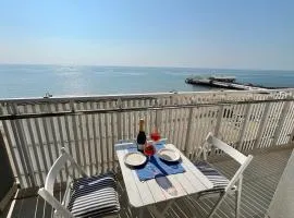 Vista mare a 10m dalla spiaggia, 8 piano e parcheggio privato