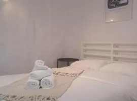Quiet cute flat close to center