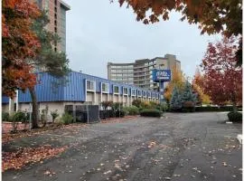 District Hotel by OYO Portland Convention Center