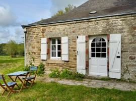 Gîte de couple Cosy avec vue sur Château Trémohar - Golfe du Morbihan, 20 min de Vannes, Hotel in Berric