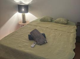 Chambre zen confort et simple Sans Climatisation, hotel a Saint-Pierre