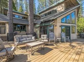 Dos Pinos Spacious Lakefront Cabin with Game Room