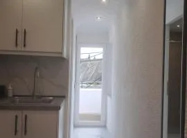 Funky, cute flat close t center