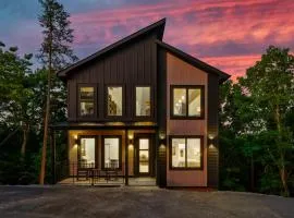 Spring Splash Retreat - Pool Hot Tub & Games