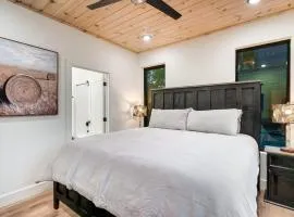 Spring Splash Retreat - Pool Hot Tub & Games