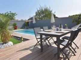 Maison à 300 m de la plage et centre avec piscine