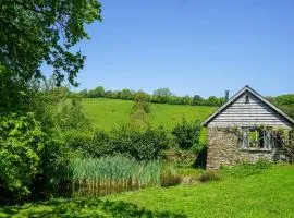 Escape to an Idyllic Countryside Couple's Retreat