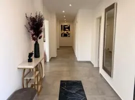 Luxee Apartment