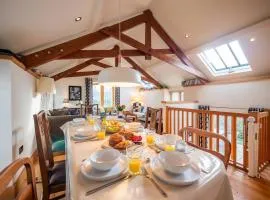 Family-friendly Coastal Base Near Dartmouth