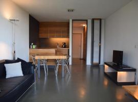 R&eacute;sidence KLIF des vacances en bord de mer, hotel con alberca en De Panne