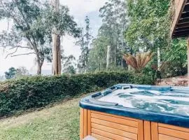 Villa with Spa and Breathtaking Views of Dandenong Ranges