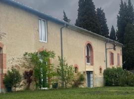 Dortoir de 12Lits, auberge de jeunesse à Mas-Saintes-Puelles