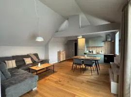 The Nest Beneath The Citadel - 5 min from City Square