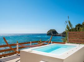 Villa Renata & Villa Filippos with private Plunge Pool by Konnect，阿齊歐斯·貢多斯的飯店