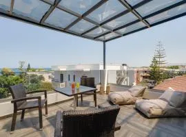 Villa Cicada Chania, steps from the beach, Car included
