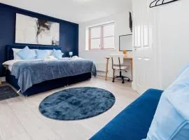 Contractors Wow! 5 Bedrooms 10 Guests Free Parking