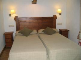 Villa Russell Hotel&Apartments, מלון בטורלה