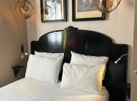 New Hotel Republique - Ex Albert's Hotel