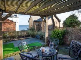 Beach Approach House - 30 steps from beach - Luxury house - kids slide and chill-out room - amazing location - garden