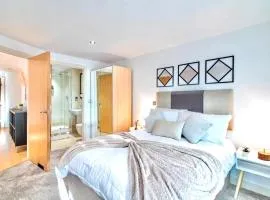 River View 2-Bed Apartment with Balcony Leeds Dock