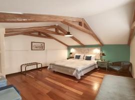 Old Town Quito Suites, Elegant Comfort & Space in the Historic Center, hotel v destinaci Quito