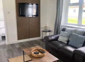 37 Gower holiday village Ty Seren Cosy 2 bedroom chalet with a seasonal pool