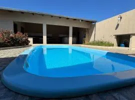 Casa de 3 quartos completa para férias com piscina aquecida
