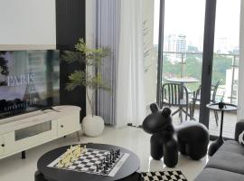 Danga Bay 2BR 2WR - Black Or White - Walk to Beach, beach hotel sa Johor Bahru
