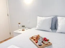 Quarto privativo com banheiro compartilhado