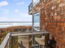 7 Pelican! Sweeping Ocean Views & Front Row Beach Access, hotel v destinaci Watsonville