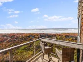 7 Pelican! Sweeping Ocean Views & Front Row Beach Access