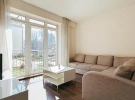 Modern Flat near City Center with Parking, Smart TV & Wi-Fi