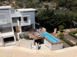 Wealthystays Niceday Hill Villa, hotell i Protaras