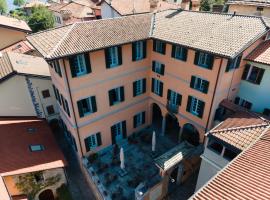 Palazzo Del Vicerè, aparthotel v destinaci Lezzeno