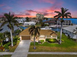 Waterfront Pool House, hotell sihtkohas Marco Island
