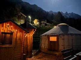 Jurte beim Lama- & Alpakahof Triesenberg, hotel v destinaci Triesenberg