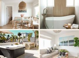 Chic Surf Lodge with Hot Tub & Ocean Views，位于奥欣赛德的酒店