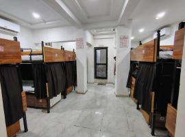 aaram ac dormitory, hotel v destinaci Ahmadábád