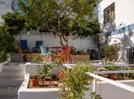 2-bedroom house w garden in heart of Ferragudo village