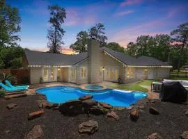 Woodbridge Bungalow - Private Villa Near IAH - Pool