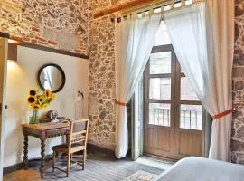 CASA SAUTO Historic Fam Suite 1 block from Zocalo