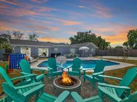 Backyard Oasis w Sand Volleyball Mins to Beach
