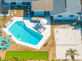 Backyard Oasis w Sand Volleyball Mins to Beach