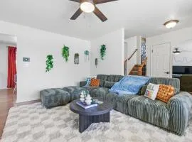 Spacious 4BD - Backyard BBQ, Fire Pit & Mini Golf